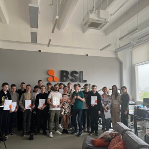 Наши резиденты проходят стажировку в ИТ-компании BSL - КИБЕРшкола программирования для детей, компьютерные курсы для школьников, начинающих и подростков - KIBERone г. Элиста
