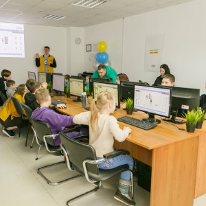 Новый класс в развлекательном центре города Томска! Скоро открытие! - КИБЕРшкола программирования для детей, компьютерные курсы для школьников, начинающих и подростков - KIBERone г. Элиста